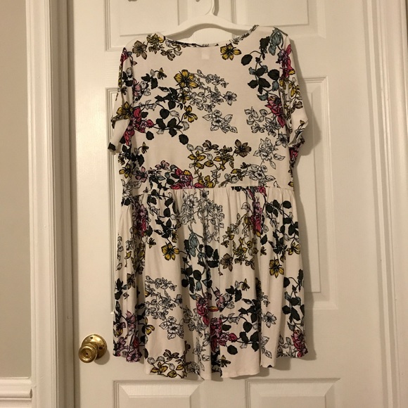 SOLD - Torrid Floral Print Babydoll Top- Size 2 - Picture 7 of 7